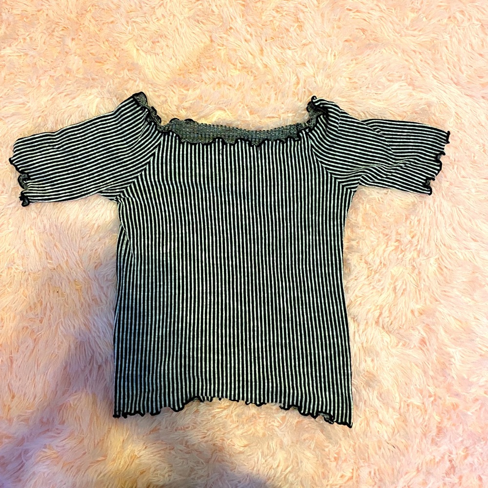 strip off the shoulder shirt❤️